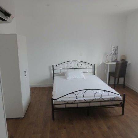 Appartements Et Studios Meubles Au Centre Ville D'Ouzouer Sur Loire Luaran gambar