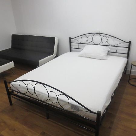 Appartements Et Studios Meubles Au Centre Ville D'Ouzouer Sur Loire Luaran gambar