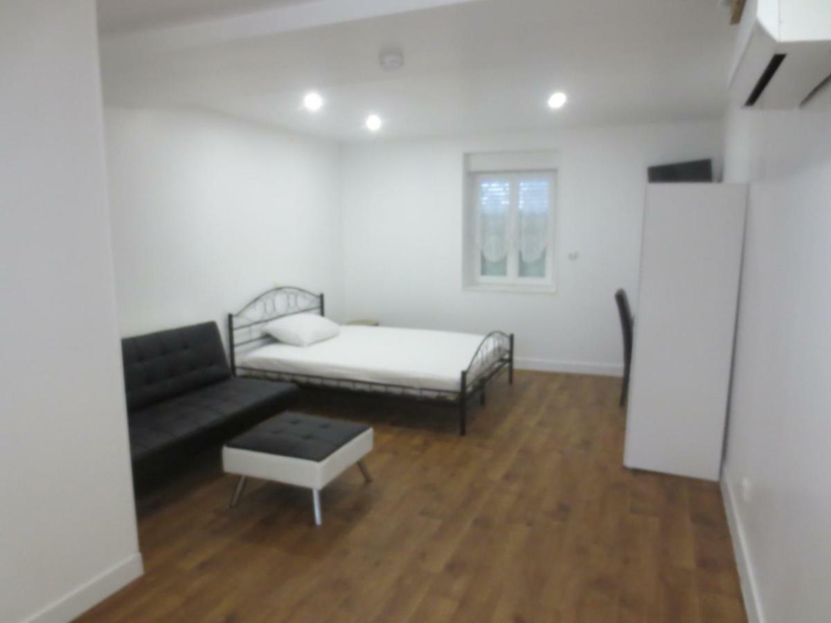 Appartements Et Studios Meubles Au Centre Ville D'Ouzouer Sur Loire Luaran gambar
