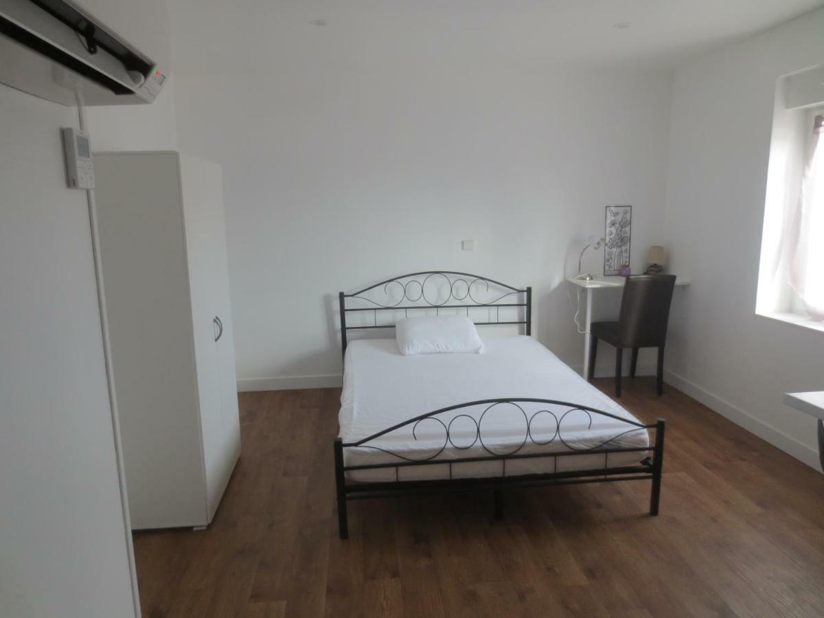 Appartements Et Studios Meubles Au Centre Ville D'Ouzouer Sur Loire Luaran gambar