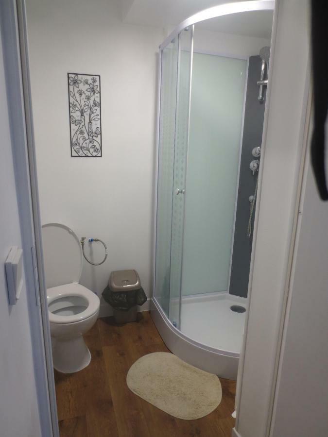 Appartements Et Studios Meubles Au Centre Ville D'Ouzouer Sur Loire Luaran gambar